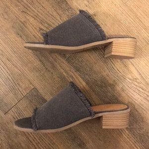 Universal Thread heeled open toe mules